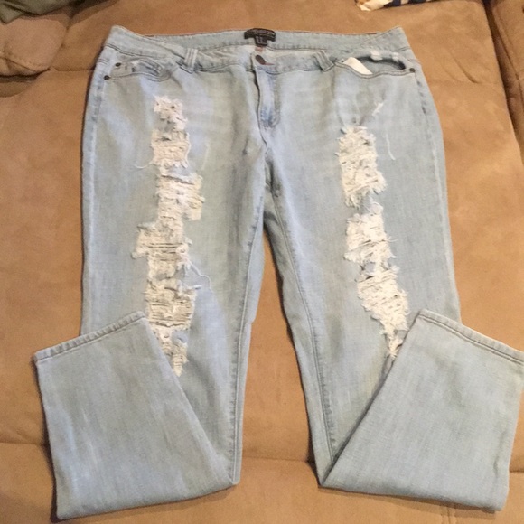 Forever 21 Denim - FOREVER 21 ❤️ RIPPED DESTROYED SKINNY JEANS 18/20